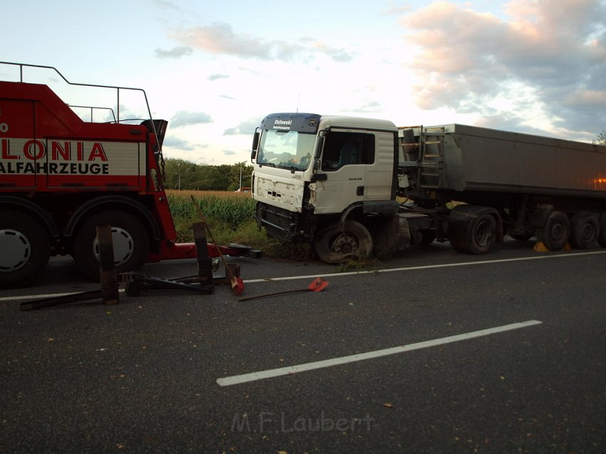 Schwerer VU Koeln Immendorf Kerkraderstr P484.JPG